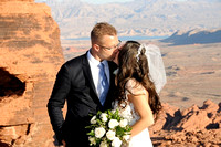 Bride and groom kissing at Valley of Fire  - Amanda Miles Photography
